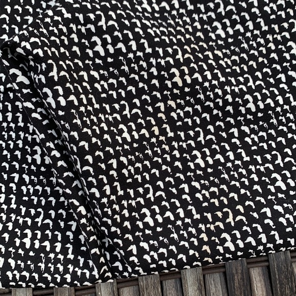 VINCE Camuto Rich Black/White Print Pull-On Ankle Pants - Picture 13 of 16